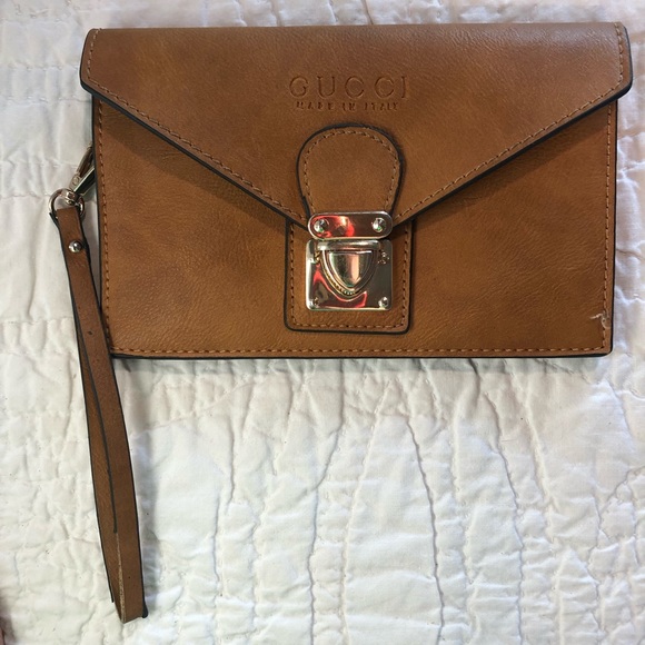 Gucci Handbags - 👜👜💰flash sale💰👜👜Gucci wristlet/wallet/clutch